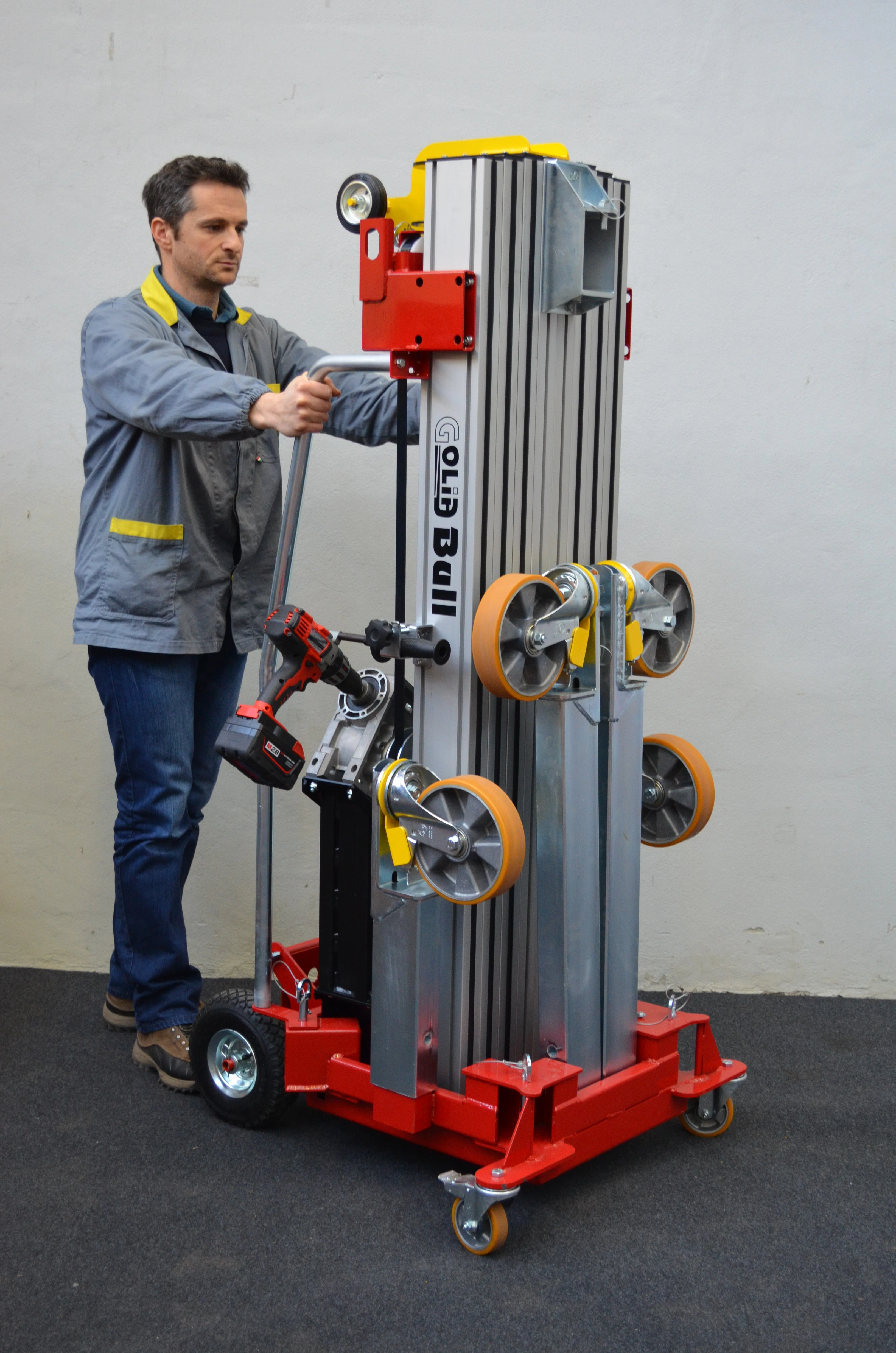 Golia Bull operated by a technician