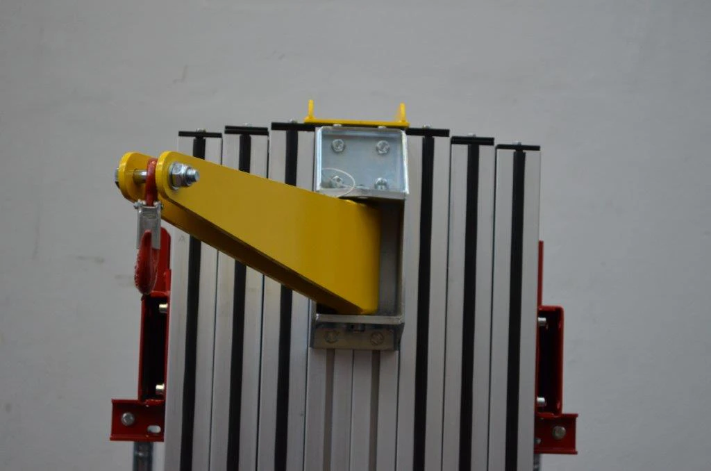 Golia Magnum handling a large glass pane
